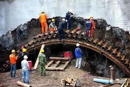 东城隧道钢花管支护案例